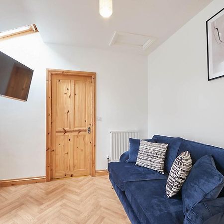 Host & Stay - Little Treasure Whitby Bagian luar foto