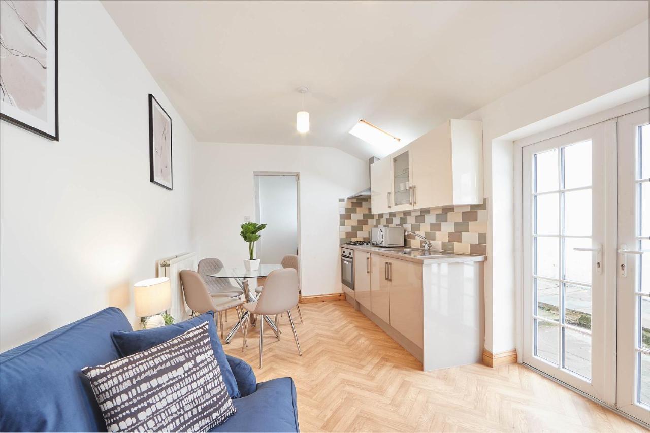 Host & Stay - Little Treasure Whitby Bagian luar foto