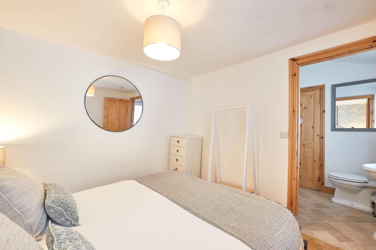 Host & Stay - Little Treasure Whitby Bagian luar foto