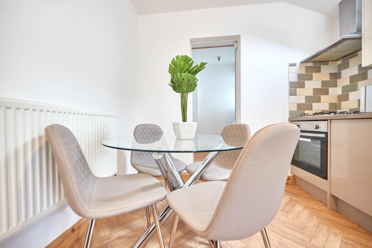 Host & Stay - Little Treasure Whitby Bagian luar foto