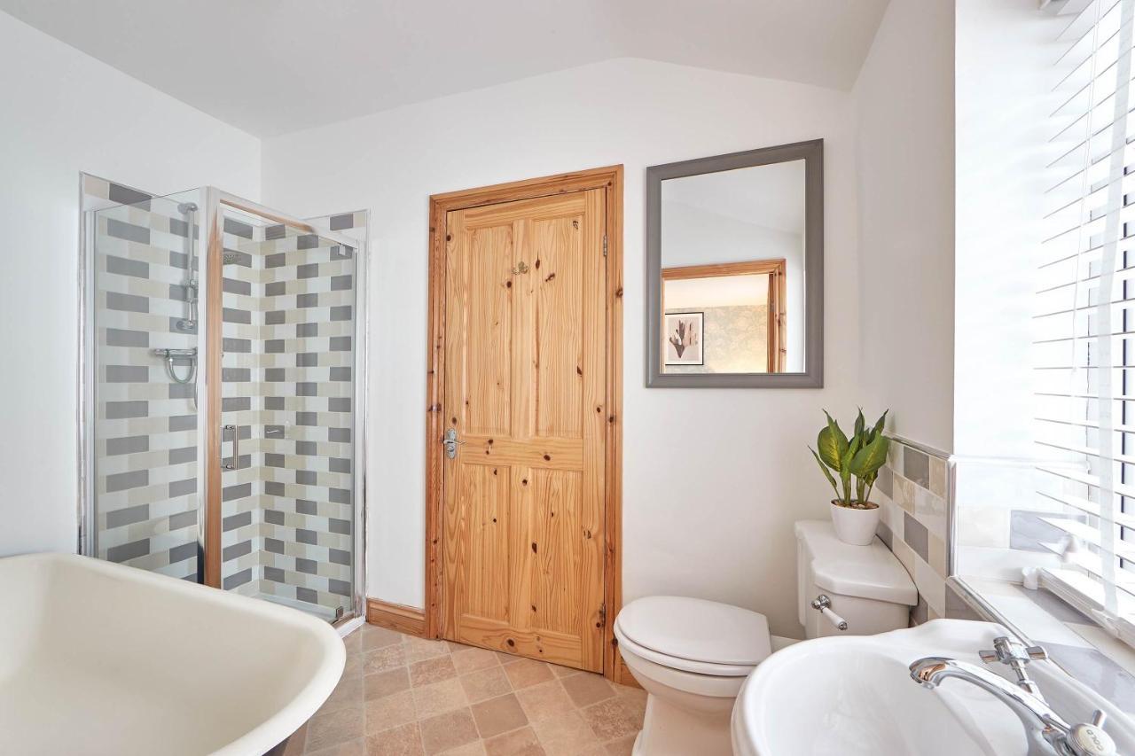 Host & Stay - Little Treasure Whitby Bagian luar foto
